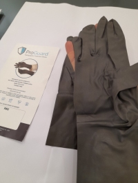 Găng tay chì dùng 1 lần trong phẫu thuật và giáp cổ chì